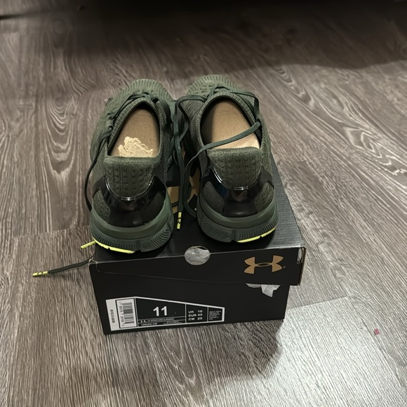 Men’s under armour size 11 olive green sling shot shoes - Picture 3 of 4